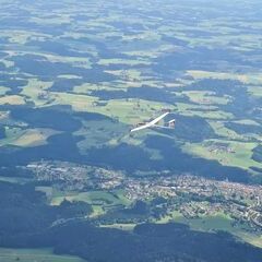 Flugwegposition um 13:41:06: Aufgenommen in der Nähe von Okres Český Krumlov, Tschechien in 2021 Meter